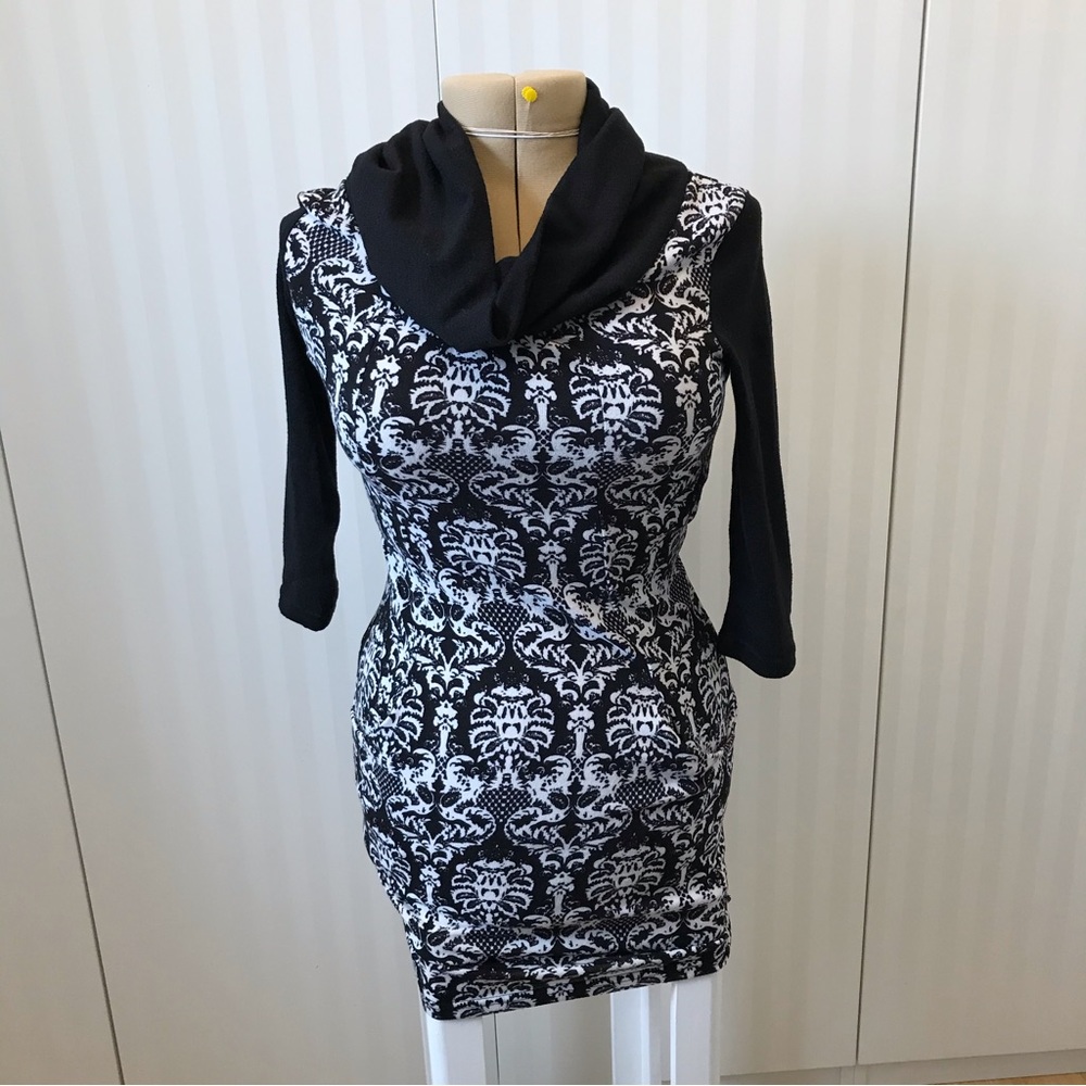 Papillon black white sweater dress pockets Size XS